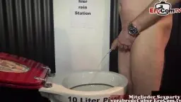 BBW Goldenshower Gruppensex – 11 Min Pisse Fetisch Party mit Blonder und Strahl-Action
