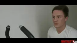 Hardcore wird das schwarzhaarige Fitnessbabe geknallt