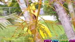 Schlanke Blonde reitet dicken Schwanz im gelben Morgenmantel – 6 Min Blowjob & Close-ups